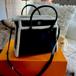 Louis Vuitton handbag brand new used once in exceptional condition